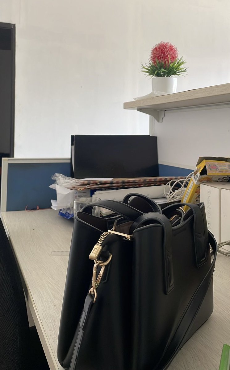 chxhxppyy's tweet image. ลาออกจากงานประจำทั้งๆที่ยังไม่มีงานรองรับ เพราะสังคมที่ทำงานToxicมากเกินไป แบกจนหลังเกือบหัก มาเช้ากลับดึกไม่เกินจริง ในขณะที่คนอื่นๆมาสาย หายหน้าและกลับก่อน😮‍💨 ได้เงินเท่ากัน แต่เหนื่อยไม่เท่ากัน ทำดีไม่มีคนชม ทำผิดรับผิดชอบเองเคลียร์เอง แต่พอคนอื่นทำผิดบอกให้รับผิดชอบร่วมกัน🫠…