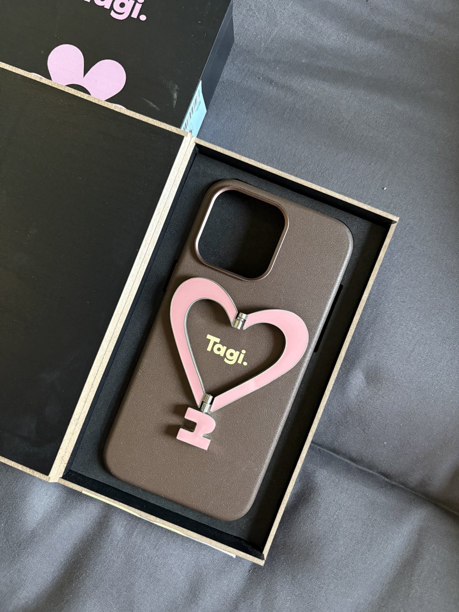 UsedbyJ2803's tweet photo. พร้อมส่ง 🌷 #เคสtagi 15 Promax 
• สีน้ำตาล สภาพดี รุ่นฮิต 600.-
• สีฟ้า สภาพใช้งาน 400.- 
รับคู่ลดได้ค่า ขอภาพเพิ่มเติม DM ได้เลยนะงับ 💖
#เคสไอโฟน15 #เคสไอโฟน15promax #เคสiphone #ส่งต่อเคส #ส่งค่อเคสไอโฟน #iphone15promax #tagi #เคสtagiมือสอง #ส่งต่อเคสtagi https://t.co/FAJxonRs35