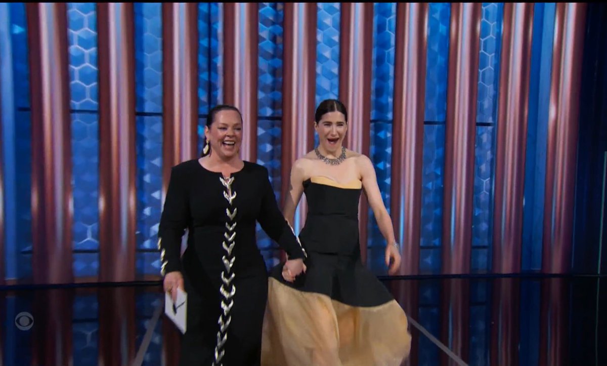 KathrynHahnFans's tweet photo. Kathryn Hahn at the Golden Globes https://t.co/YjbByN26My
