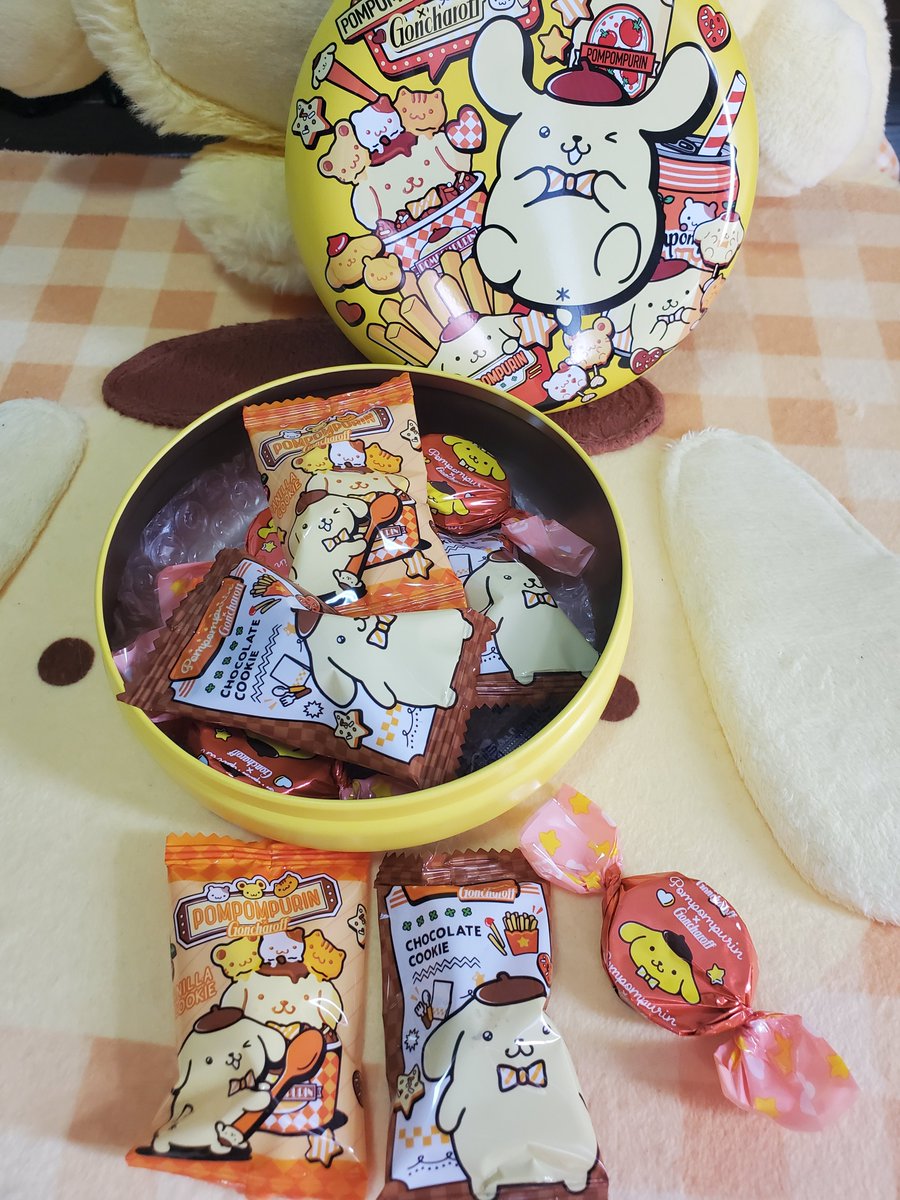 イトーヨーカ堂で購入したチョコ😊
デザイン可愛いすぎるよ💓
缶は２つ買ったから夫にバレンタインの時に1つプレゼントする😌
もう１つは自分用だからあけた!
プリンだらけで嬉しい🍮
