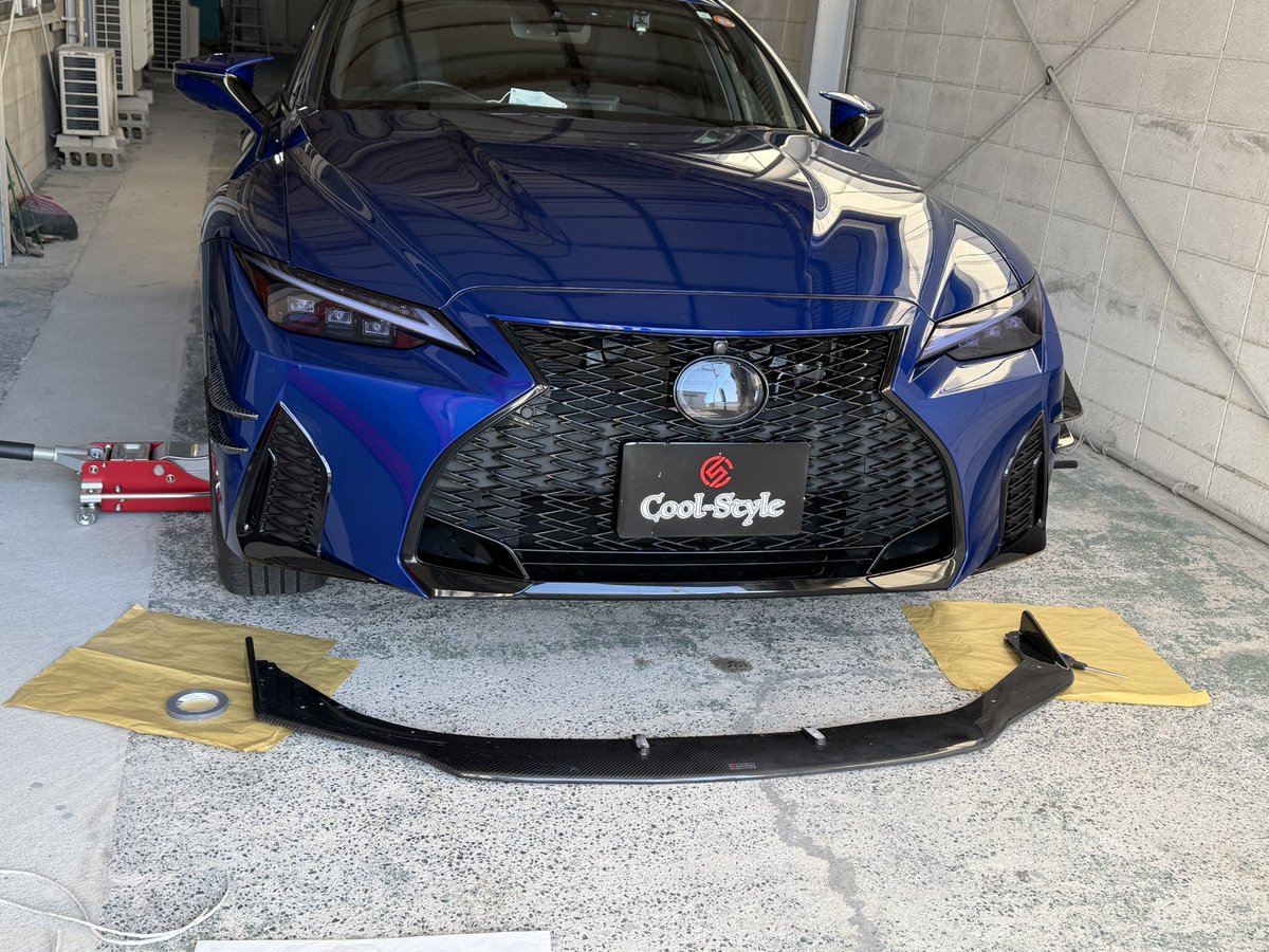 coolstyleIS500's tweet image. さて、取り付けるか❗️
1人は辛いな😅
#FRP
#カーボンリップ
#DIY
#自作