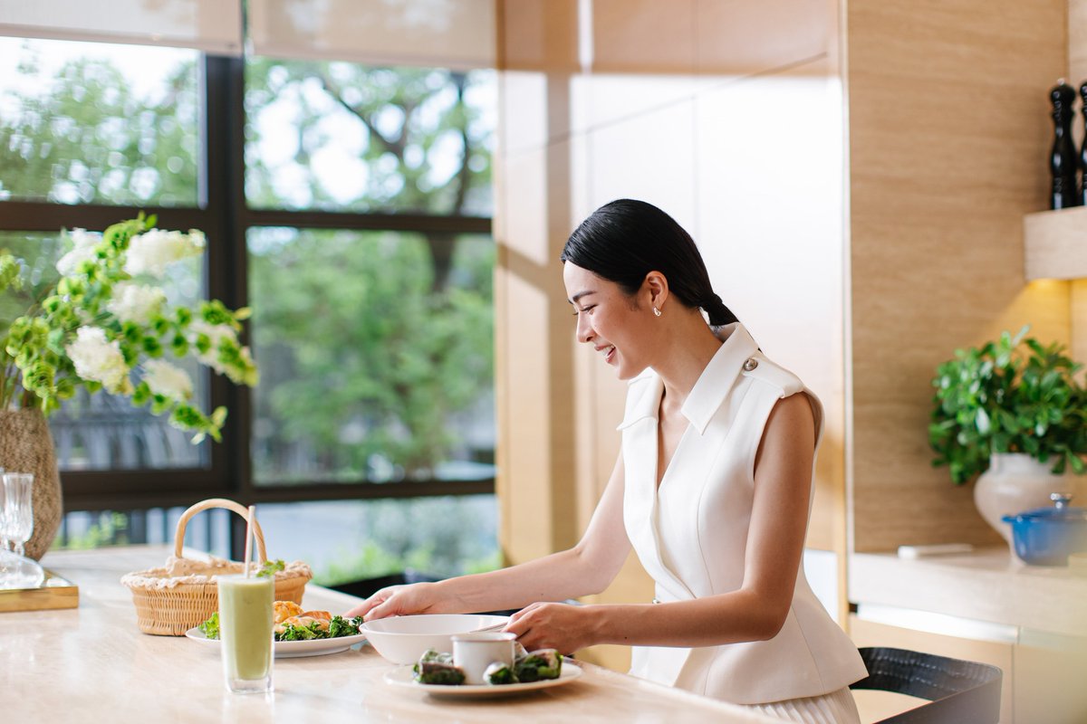 Everyday Life is ‘GOOD’ :)
เพราะได้เริ่มต้นวันใหม่ทุกวันกับความสดใสของตะวันดวงนี้

💎 นาราสิริ บางนา กม.10

สนใจชมโครงการ คลิก siri.ly/1EZdQZ5 

#หลิงหลิงคอง #LingLingKwong #Sansiri