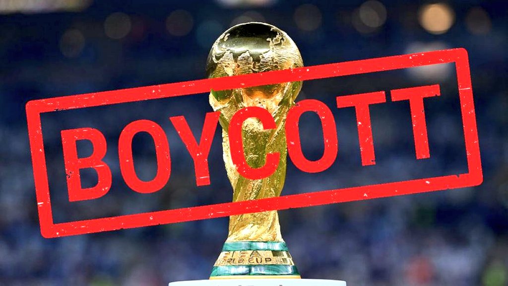SonniTx's tweet image. ☝🏻Latinoamérica no puede celebrar fútbol mientras se pisotea la soberanía de nuestros pueblos.
Los países clasificados al Mundial 2026 deberían No asistir.
La dignidad no se negocia.
Boicot al Mundial 2026 🚫⚽