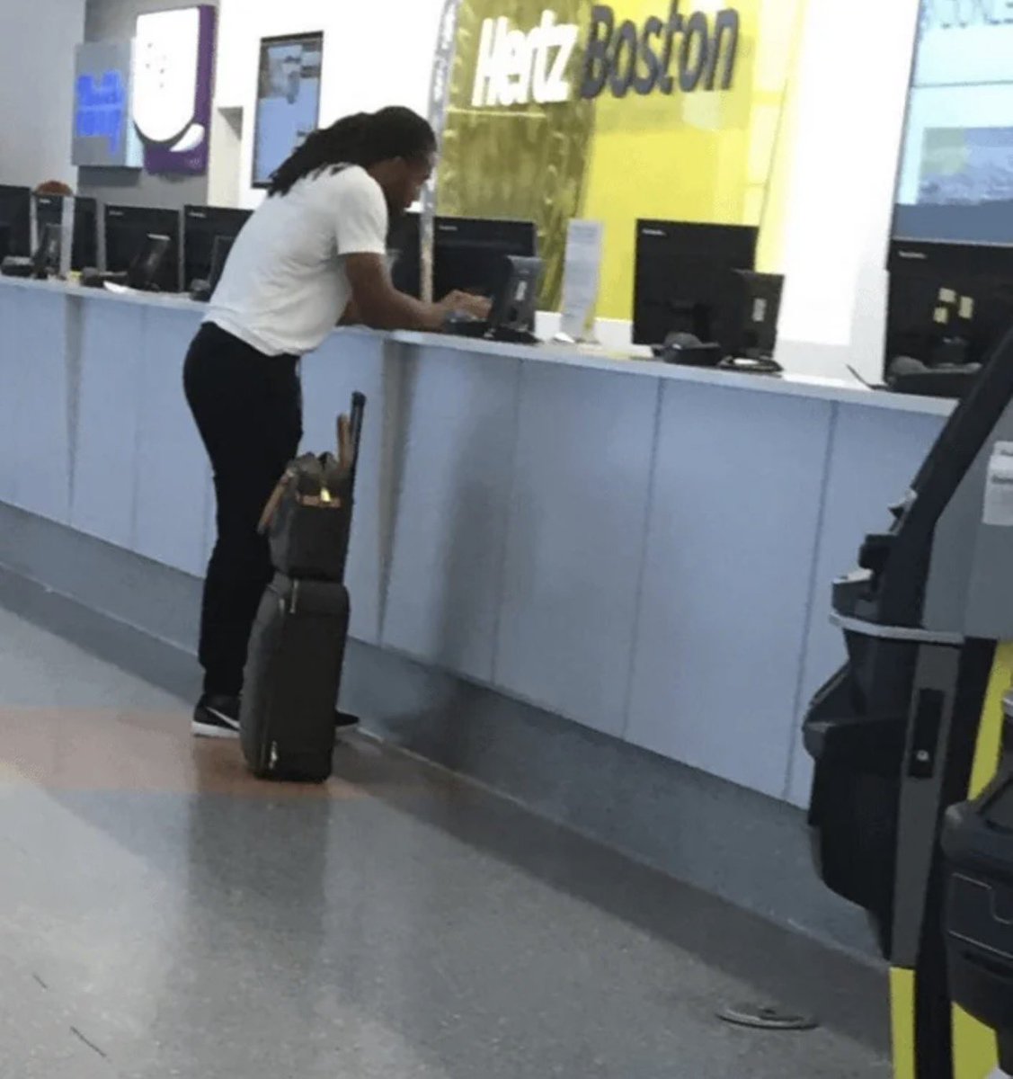 the_det_times's tweet photo. MIKE MCDANIEL SPOTTED AT DTW 🚨 https://t.co/TAjb7e75Mp