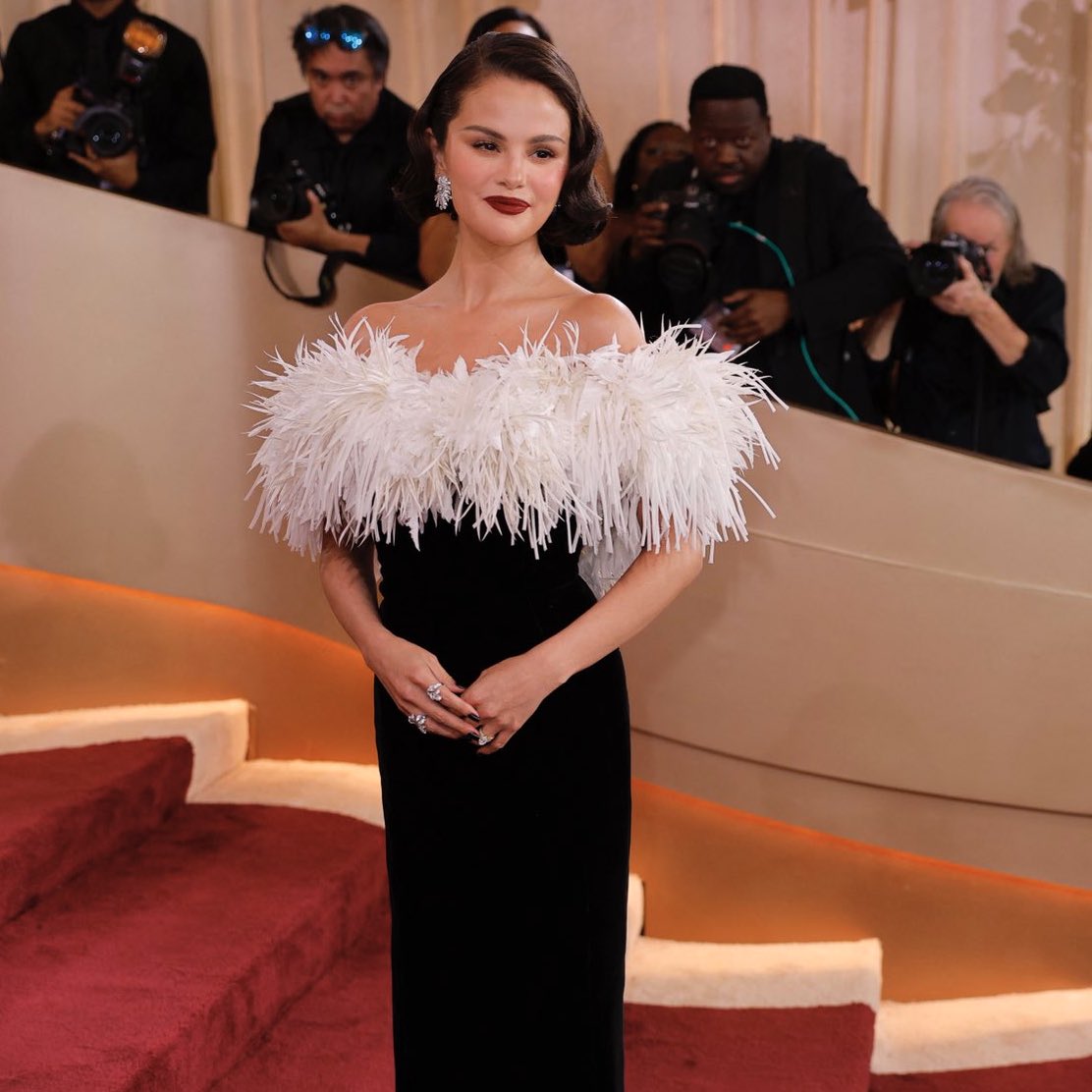 SGchartupdate's tweet image. VOGUE crowns Selena Gomez the BEST dressed at the 2026 #GoldenGlobes