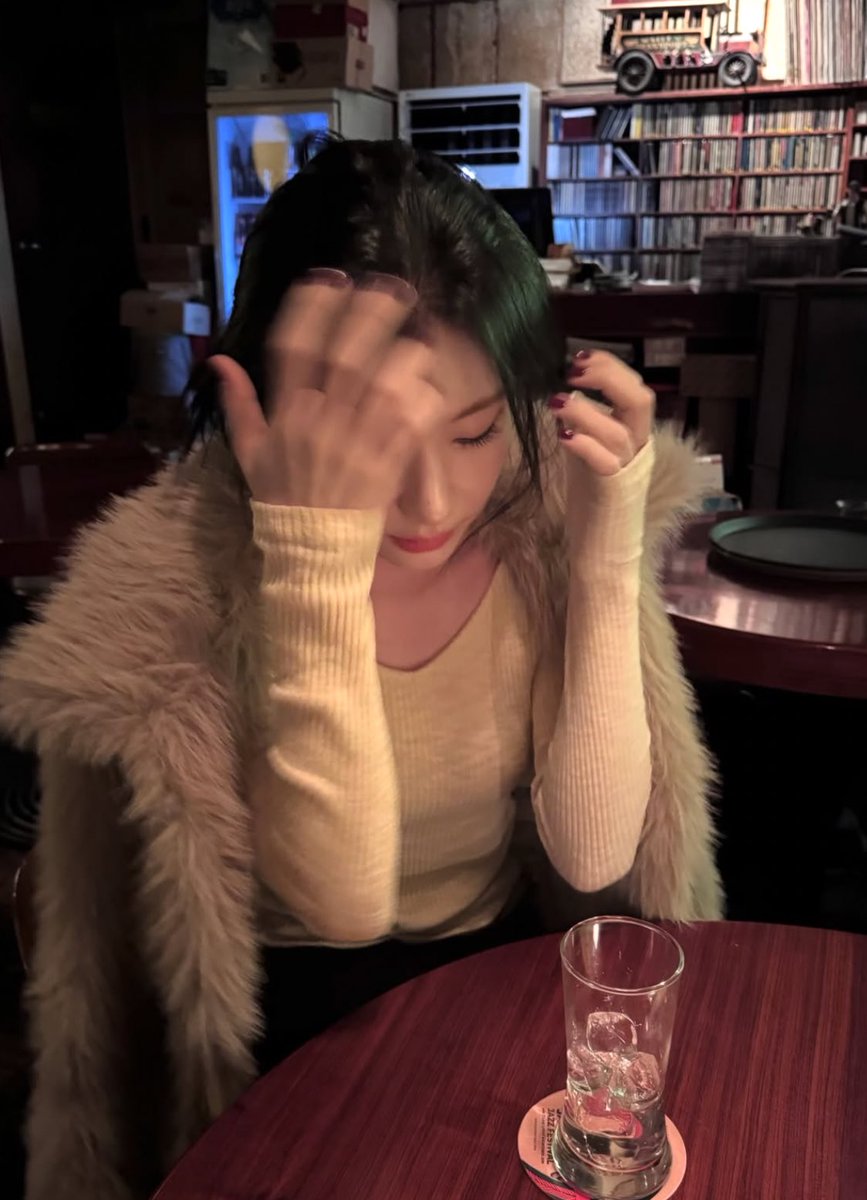 この子って無自覚でこういう写真載せるんですよ

はい、ええ、罪深いですね

リョンInstagramより
instagram.com/p/DTZO5gRk7iA/