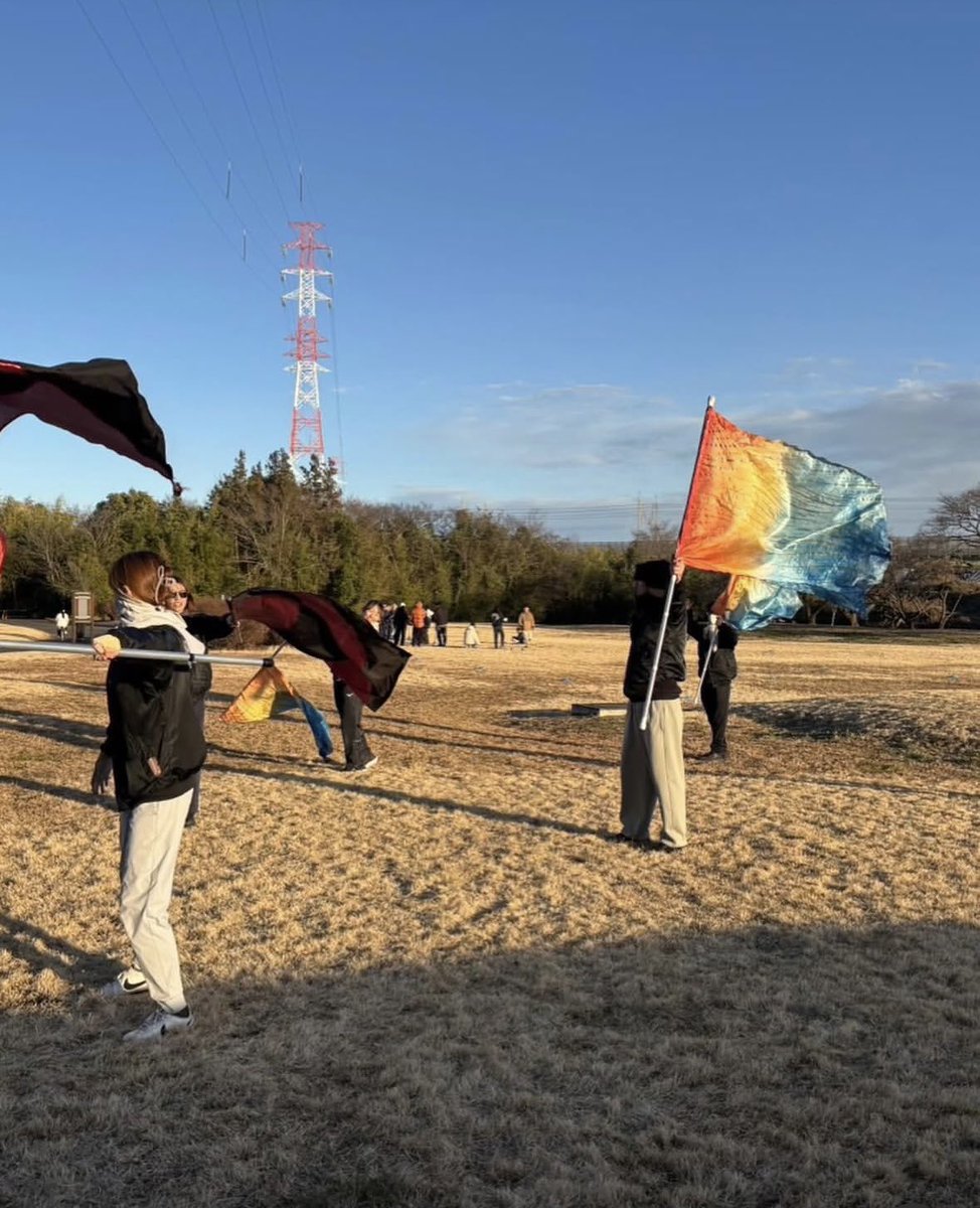 昨日の練習風景です🌬️
午前中にボディーワークと基礎、午後はパートごとに分かれてI&amp;E、コンサートの練習を行いました🎶
風が強く楽譜が飛んでいってしまうことも多々ありましたが、楽しく練習しました😢
そして、4人も見学・体験の方が😳
ありがとうございました！
#SONICLANCERS