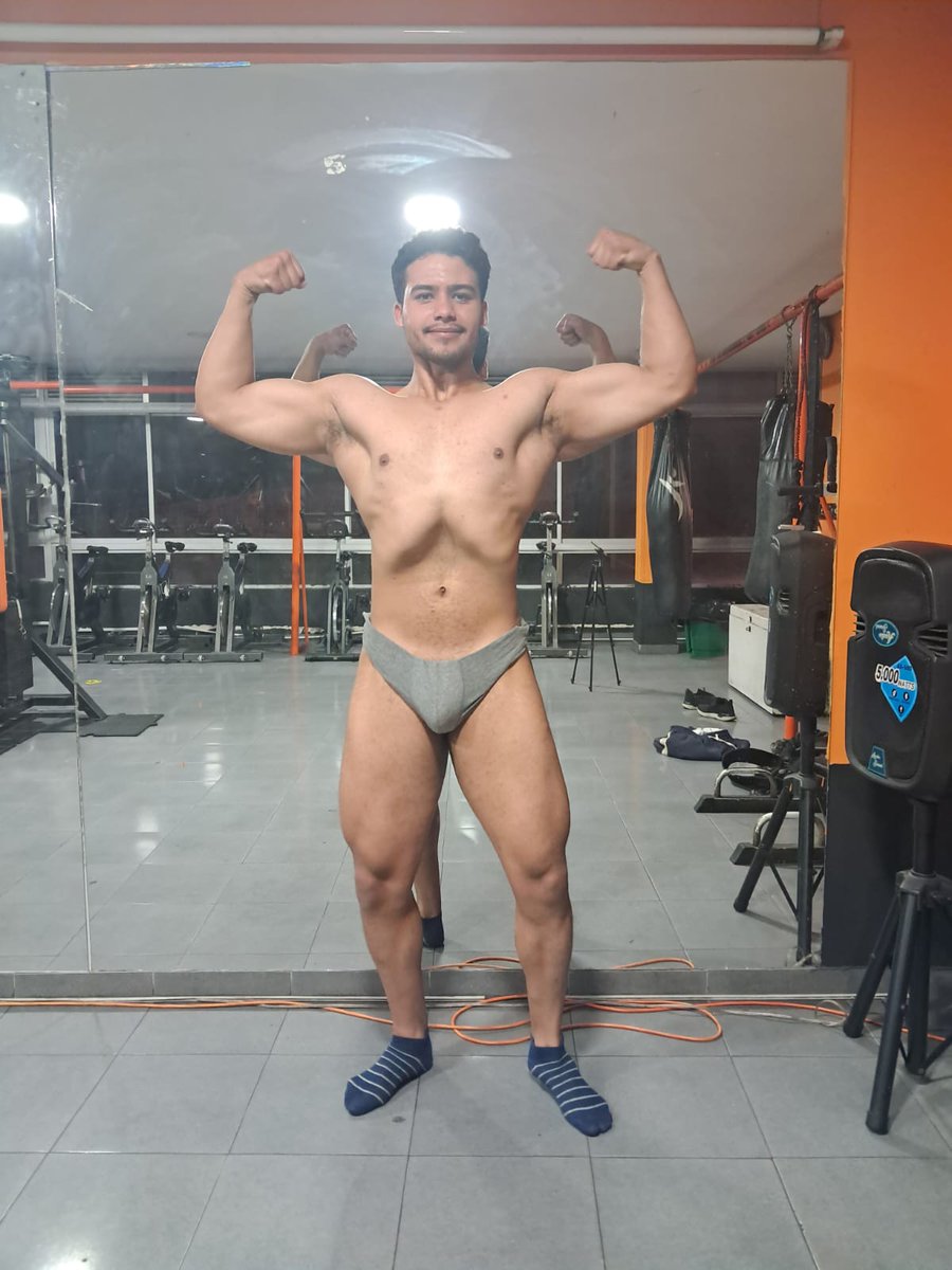 Qué tal esa pose???
Doble de biceps
#SiguemeYTeSigo #hot #sex #culturalathletic