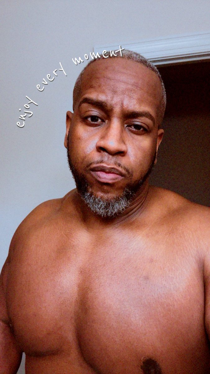 Lifting has helped shape my body even with weight gain you can tell I work out somewhat 😂😩💪🏾✊🏾