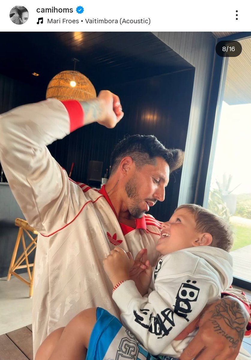 Y el padre haciéndose tatuajes de la novia jfjjfjdj