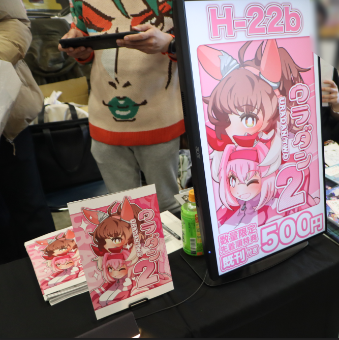 parnkungTH's tweet photo. #C107 取材中、モニターのディスプレイが凄く綺麗で目を引くブースがありました！, オーナーさんが話しかけてくれた時、一瞬焦りましたが「写真は綺麗に撮れた？」と聞かれただけでほっこりしましたwww, 素敵なアイデアとプロモーション、撮影許可ありがとうございました！@Minaze_73 #ウマ娘 https://t.co/Goz5JM3ngx