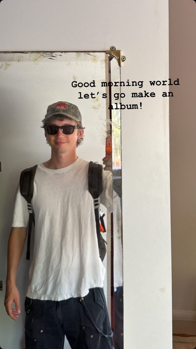 TroyeSivanArg's tweet photo. “Buen día mundo, vamos a hacer un álbum!” - Troye vía Instagram Stories!

TS4 💿🔜 https://t.co/AK6osD9Yom