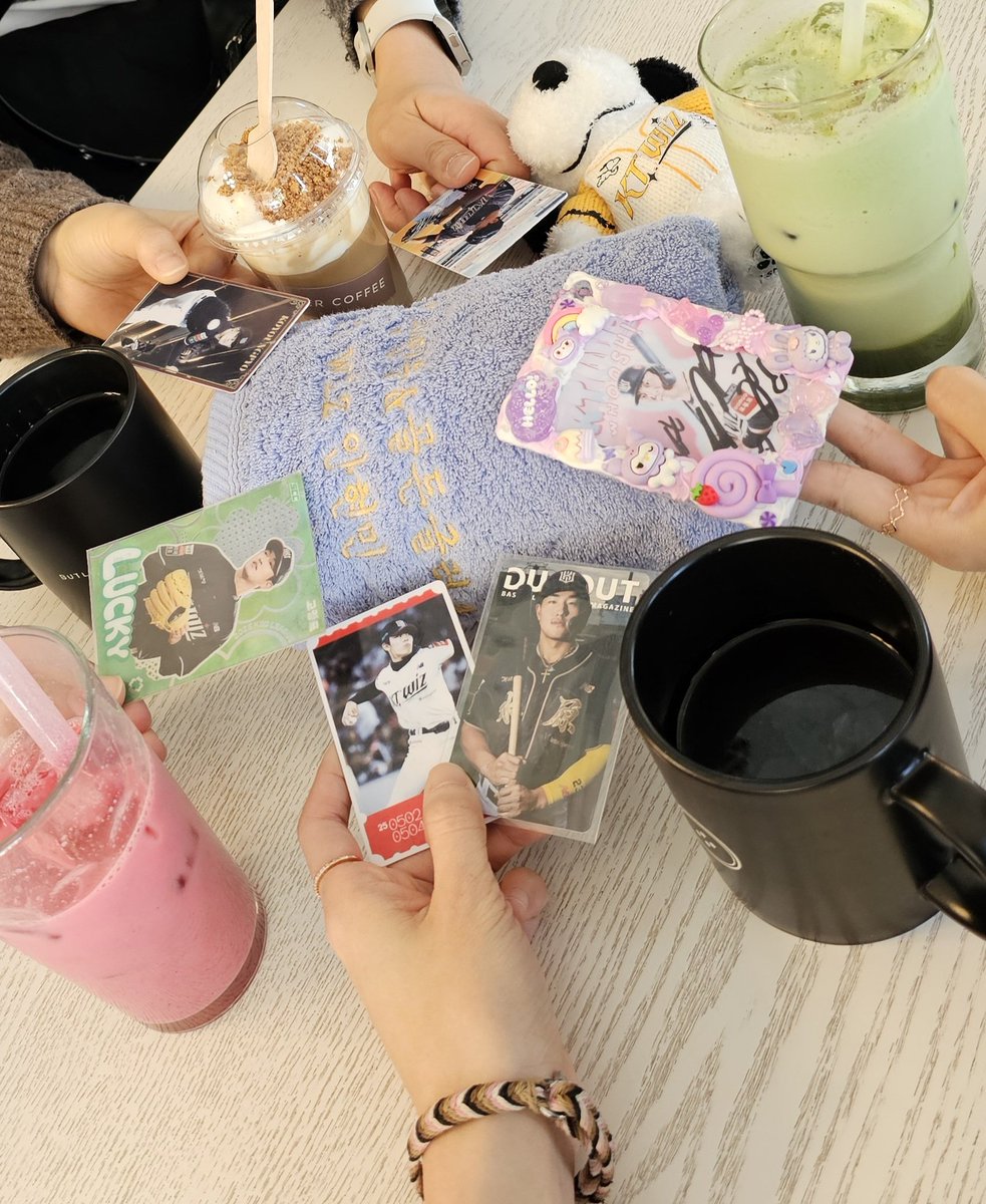 🦍 kt wiz 안현민 2025 KBO 신인왕&amp;골든글러브 동시 수상 기념 제작 수건 알티이벤합니다!! (총 2명 추첨)
- 추첨대상: ktwiz휀이라면 누구나

이번주 일요일 (01/18) 오후 5시쯤에 당발해용 🙇‍♀️