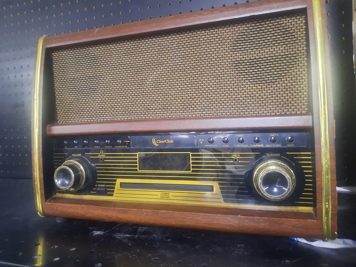 DoodleHetch's tweet image. I have returned from my Goodwill Window shopping.
Always a fun thing to do and find~