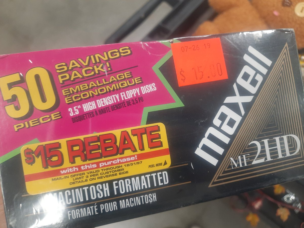 DoodleHetch's tweet image. I have returned from my Goodwill Window shopping.
Always a fun thing to do and find~