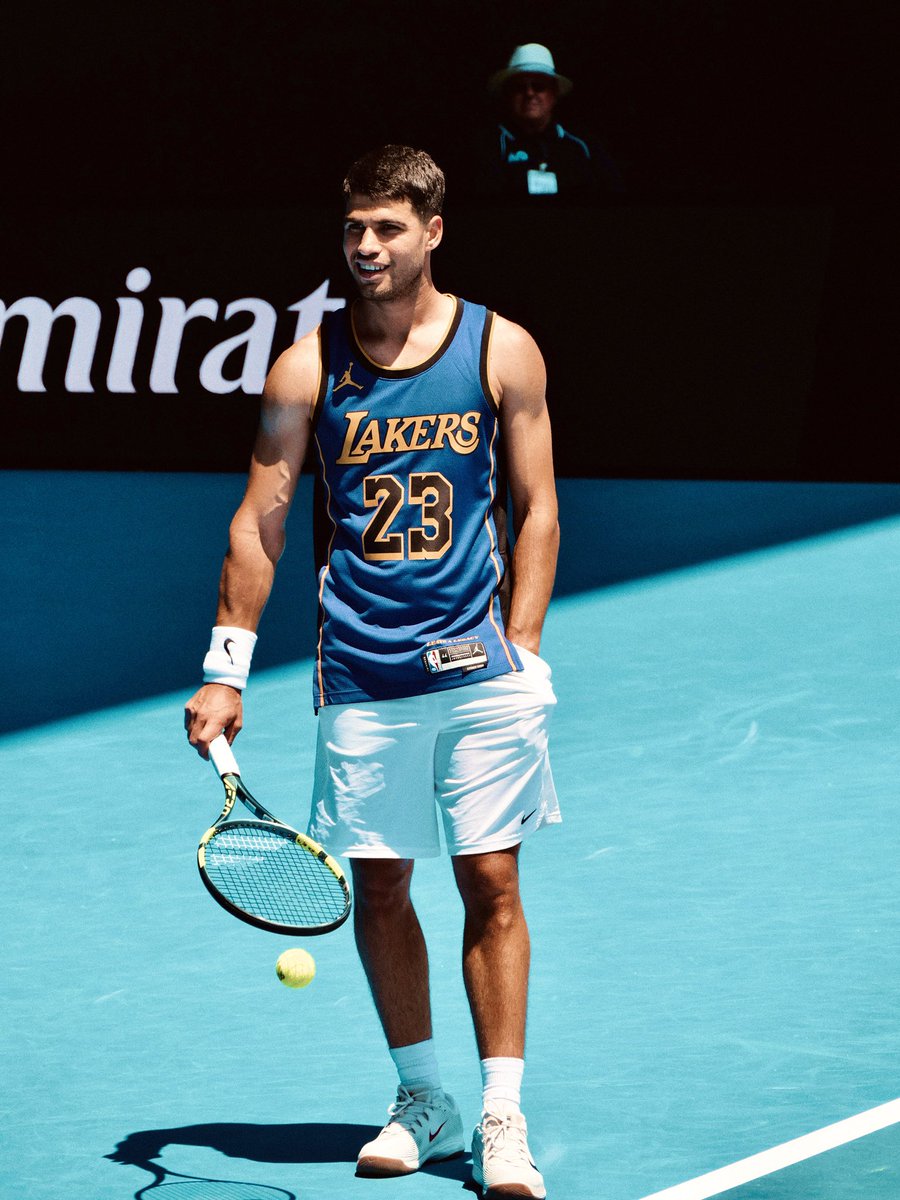 Carlos Alcaraz in Lakers jersey on Melbourne 🏀

📍 Australian Open 🐨