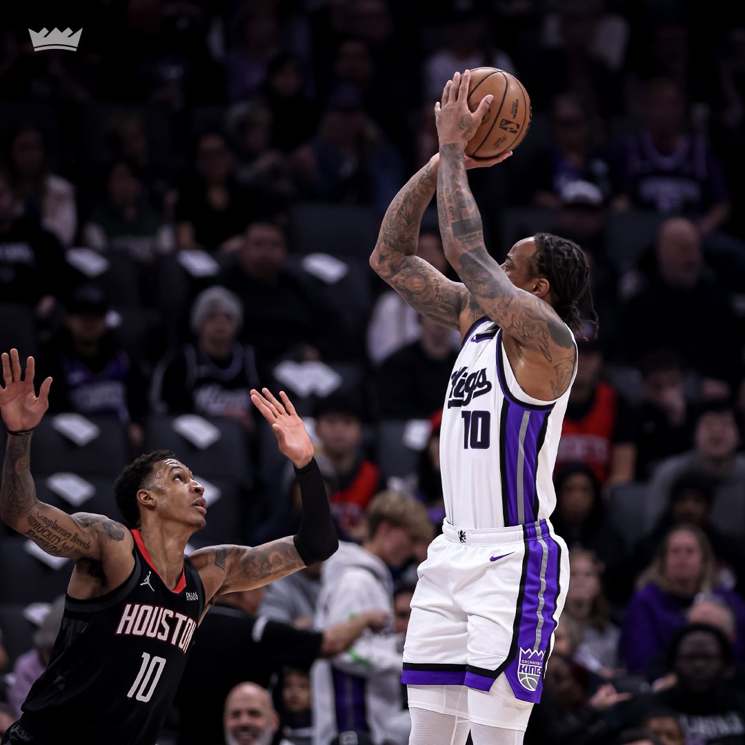 HALFTIME: Kings lead at the break, 51-48.
👑 DeMar DeRozan: 13 PTS, 6-6 FG
👑 Malik Monk: 9 PTS, 2 AST
👑 Zach LaVine: 8 PTS, 2-3 3PT