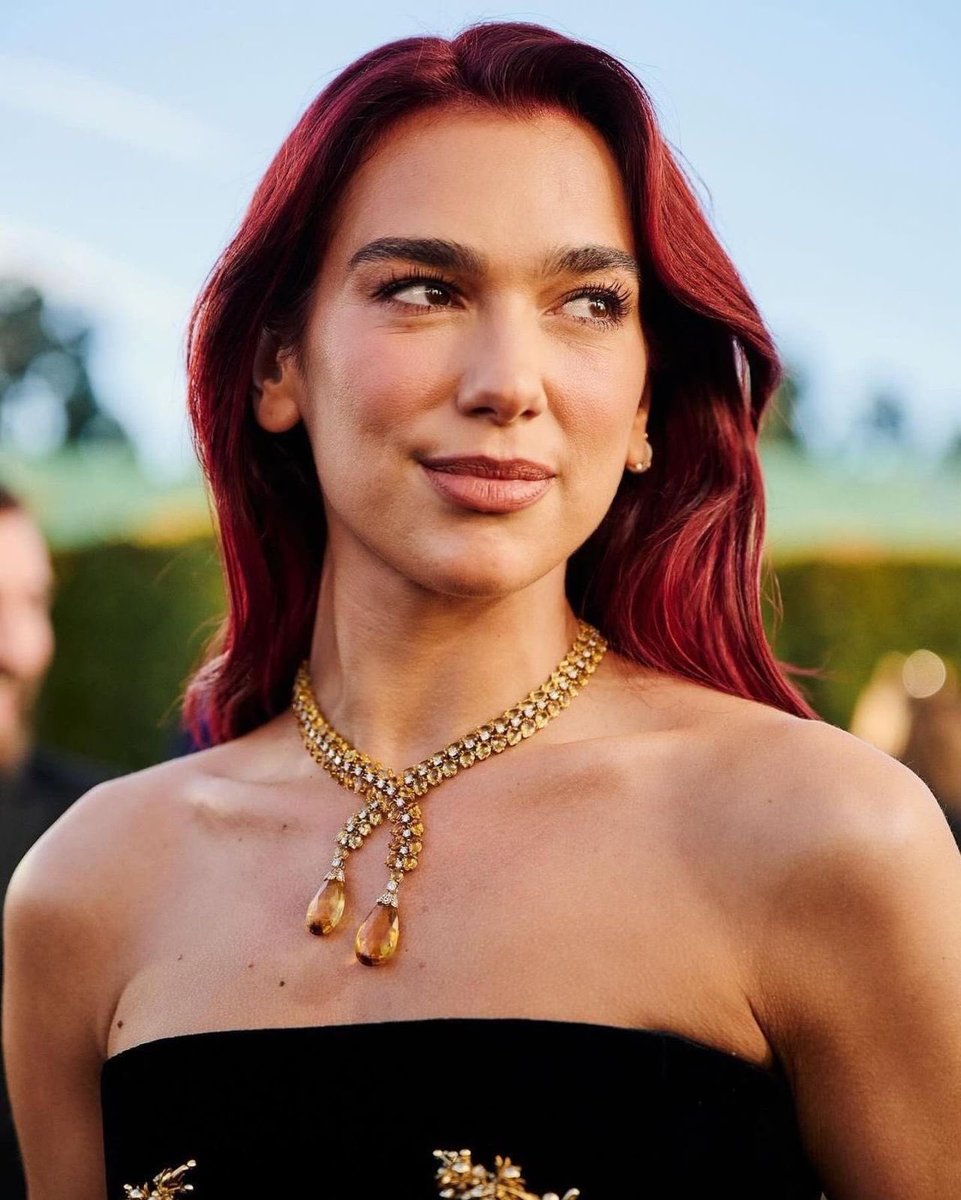 dualipacentral_'s tweet image. e quando a Dua Lipa… #GoldenGlobes
