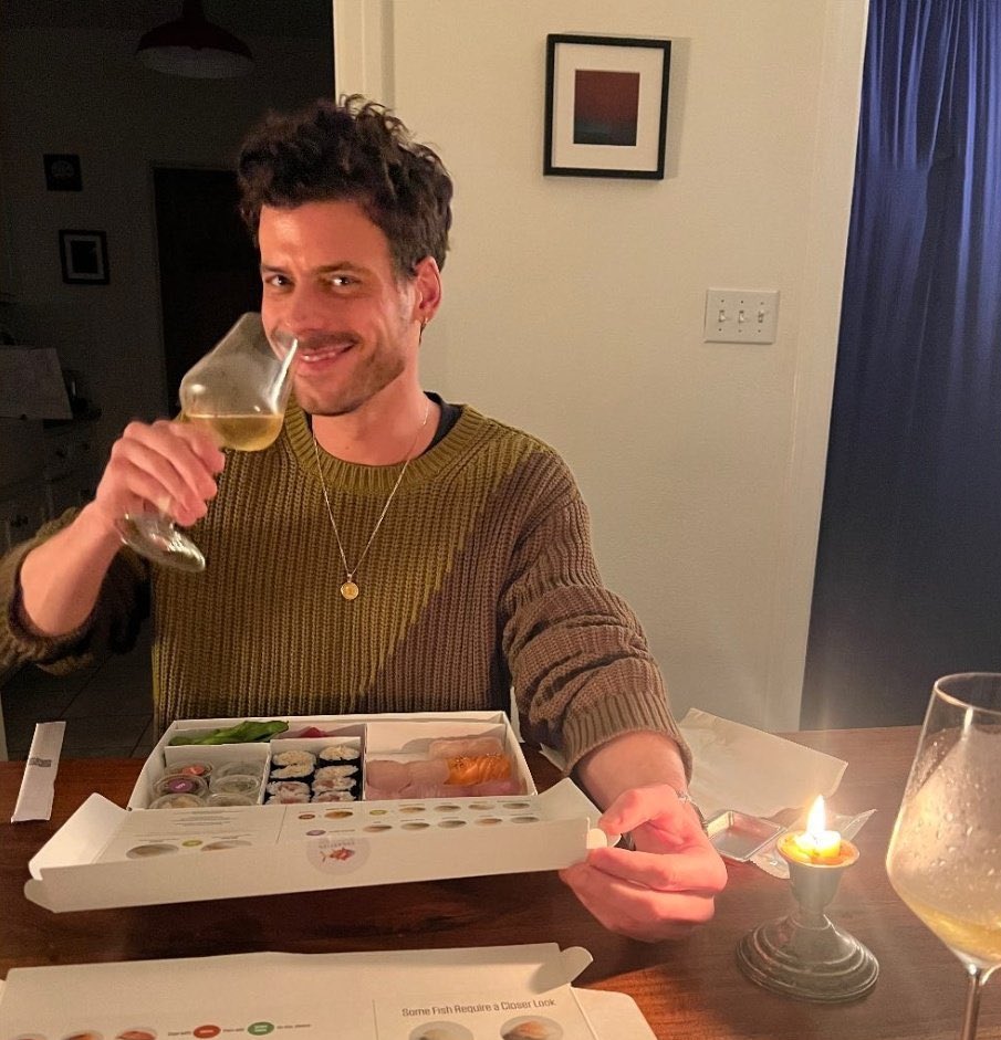 heatedrivaIry's tweet photo. sushi night with my man https://t.co/XXlis2gXxa