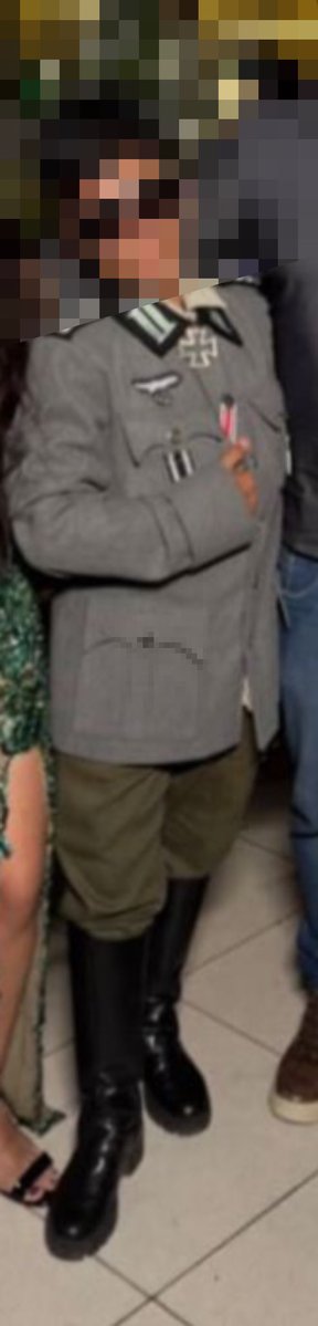 diogesluiz's tweet image. Em um baile de formatura de Medicina, em Mossoró (RN), ocorrido neste sábado (10), um dos convidados de alguém que estava se formando foi vestido com trajes que remetem aos soldados N4z1st4s. Até a saudação da época foi reproduzida e registrada em foto.