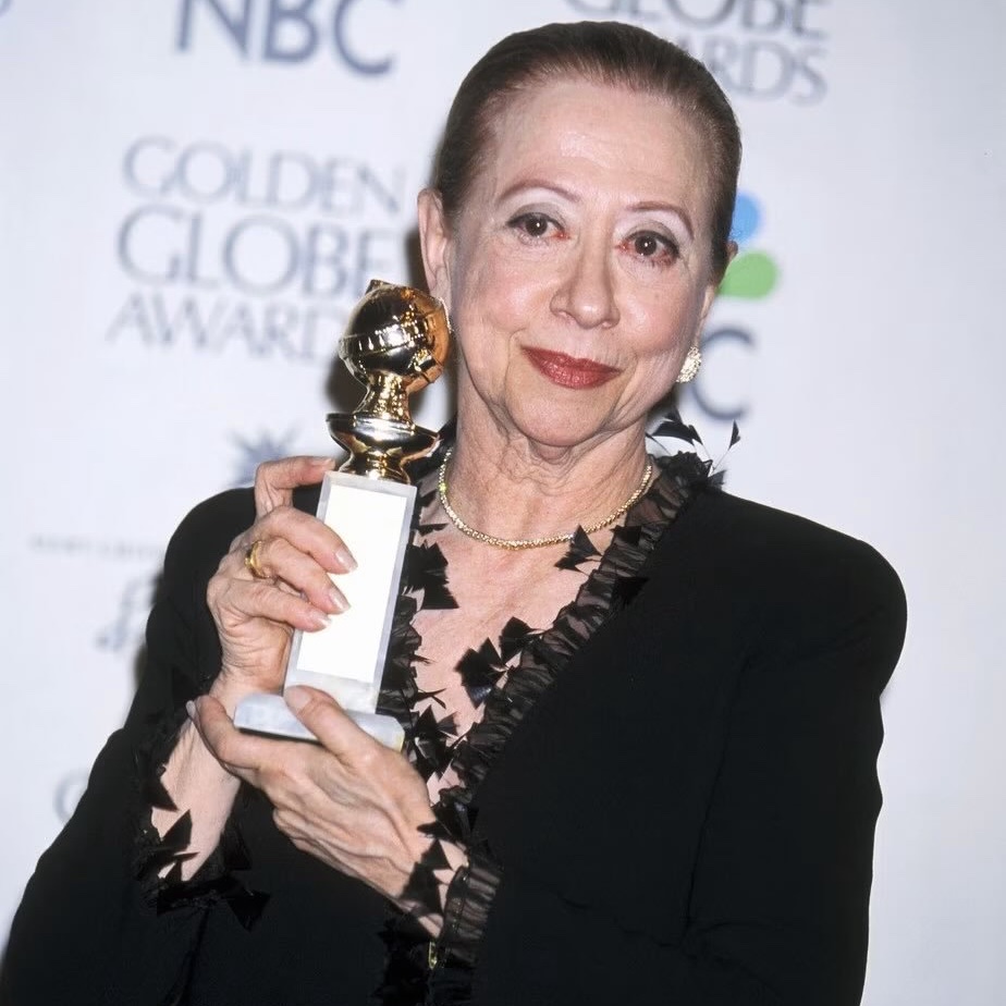 bchartsnet's tweet image. 🏆🇧🇷 27 ANOS DEPOIS… o Brasil leva o #GoldenGlobes de Melhor Filme de Língua Não-Inglesa com “O Agente Secreto”. A última vez havia sido com “Central do Brasil” em 1999.