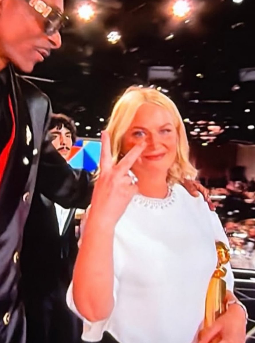 tintafey's tweet image. amy poehler is always the coolest person in every room