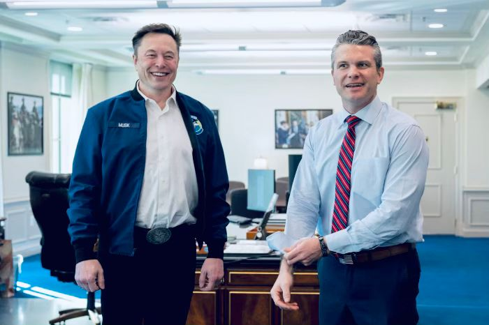 🇺🇸 PENTAGON COMES TO SPACEX: ELON AND HEGSETH TO MEET TOMORROW

Pete Hegseth is pulling up to SpaceX’s Starbase in Texas to talk to the workers. 

Elon’s gonna be there too.

This visit is part of the "Arsenal of Freedom" tour and follows Hegseth’s call to action to defense execs