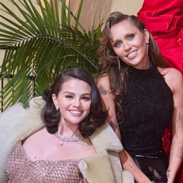 PopCrave's tweet image. Selena Gomez and Miley Cyrus through the years. #GoldenGlobes