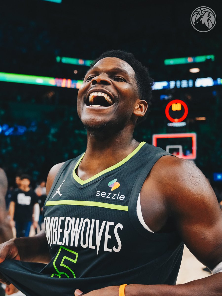 Timberwolves's tweet photo. ARE YOU NOT ENTERTAINED???? https://t.co/43sjN4pVAP