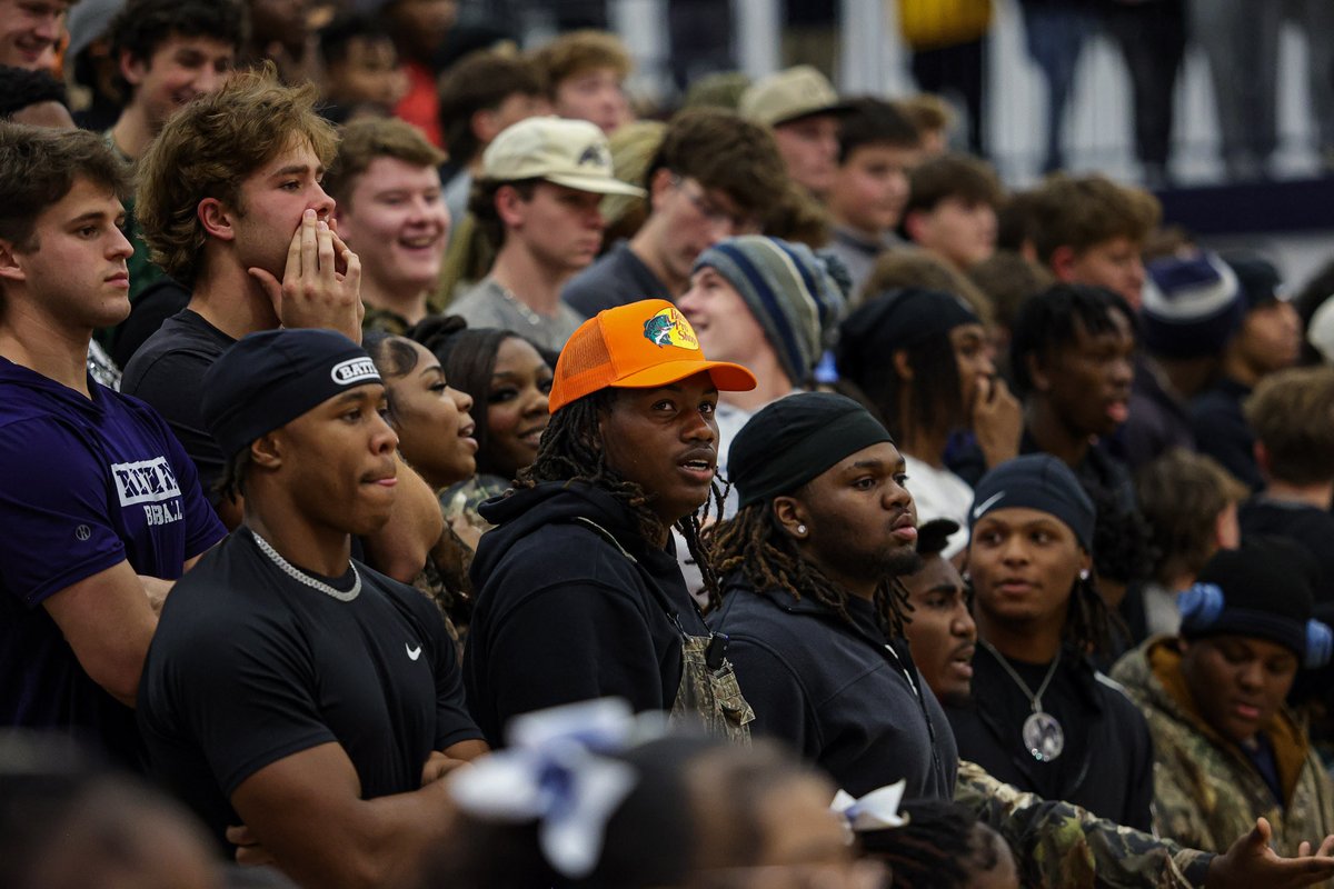 NHS0824's tweet image. @baconnetworkllc your pregame footage of @NewnanHoops before the EC game is 🔥💯. Thank you for bringing more exposure to our amazing student athletes. 

@Mike_WhiteJr @Trent_Gatz @Cuga4Life 
@SleeperMedia @TimesHerald @lgscouting @najehwilk @DStJohn27 

youtu.be/tZkYERg5xTI