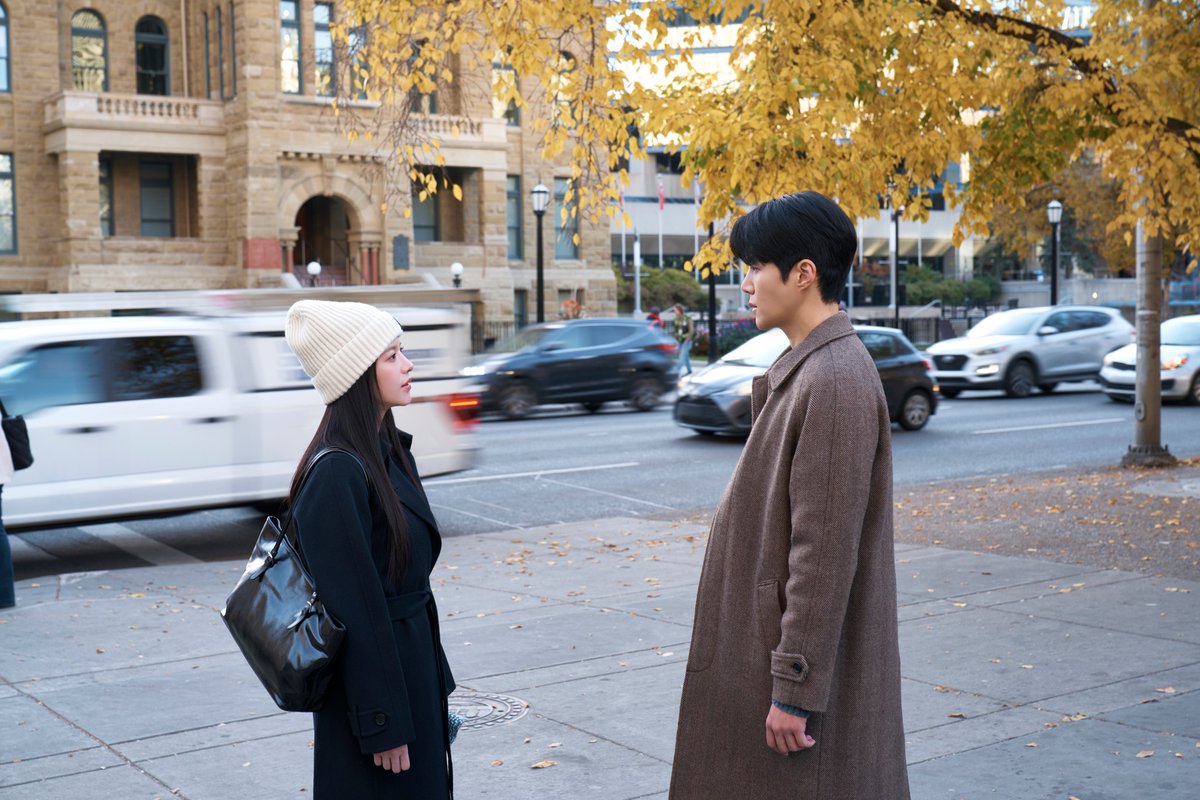 gmanews's tweet photo. A NEW LOVE STORY IS COMING 🤩🫰

Netflix has shared the first looks of the highly anticipated K-drama "Can This Love Be Translated," starring Kim Seon Ho and Go Youn Jung. The series is set to premiere on Netflix on January 16, 2026.

COURTESY: Netflix https://t.co/NPUipL7RXe