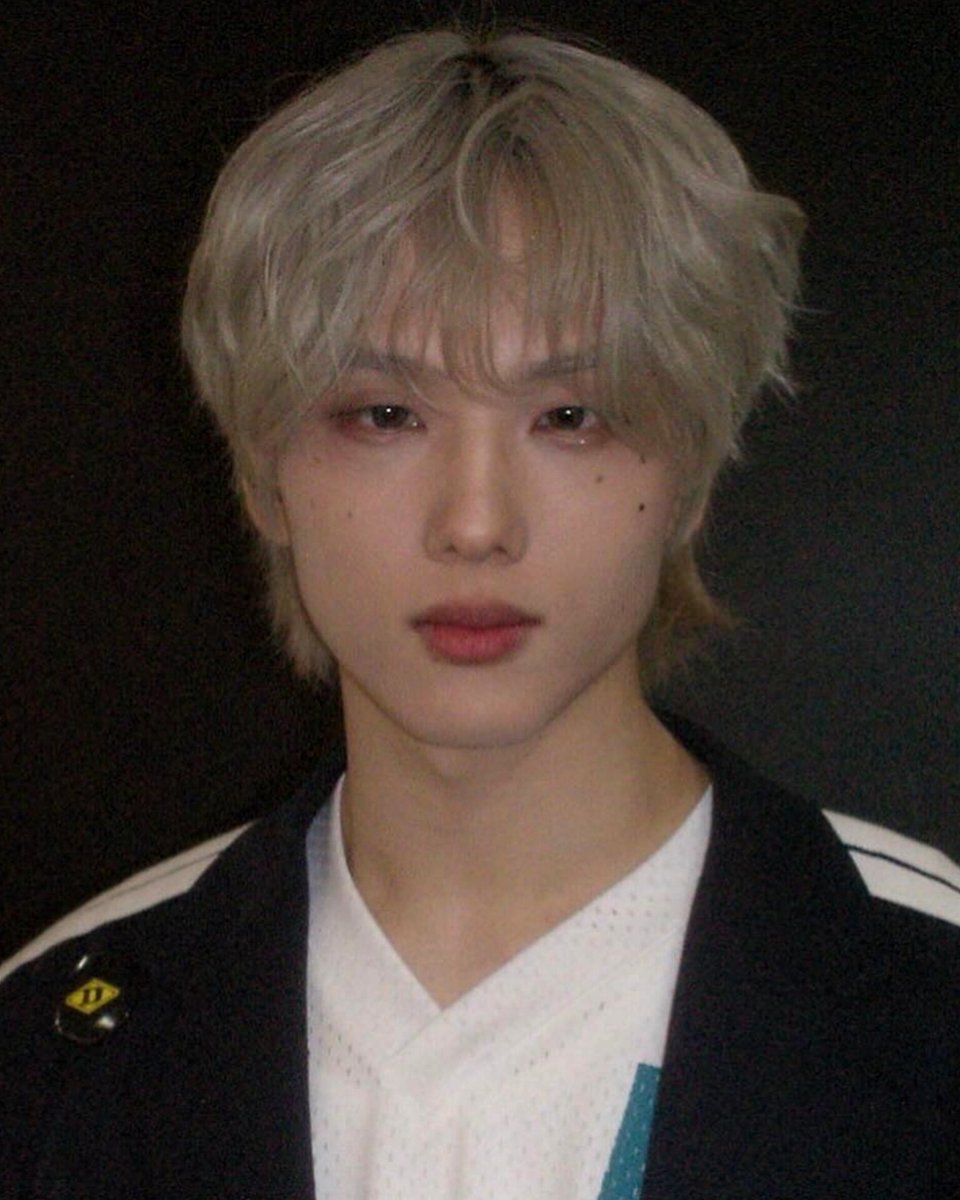 🖤                                          🤍