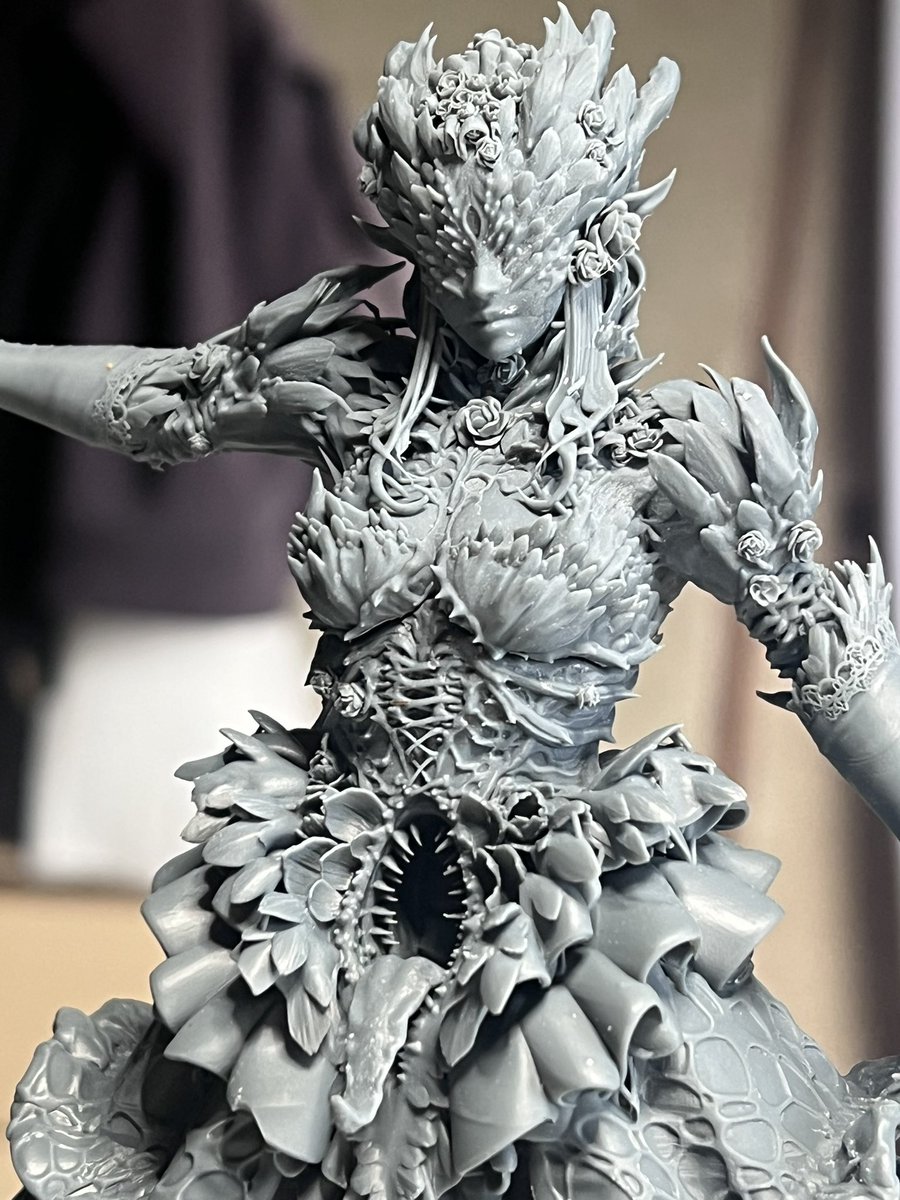 ワンフェスに出す作品やっと出来ました！
『マンドラゴラの女王』です。
花とか細かい所出力出来て嬉しい