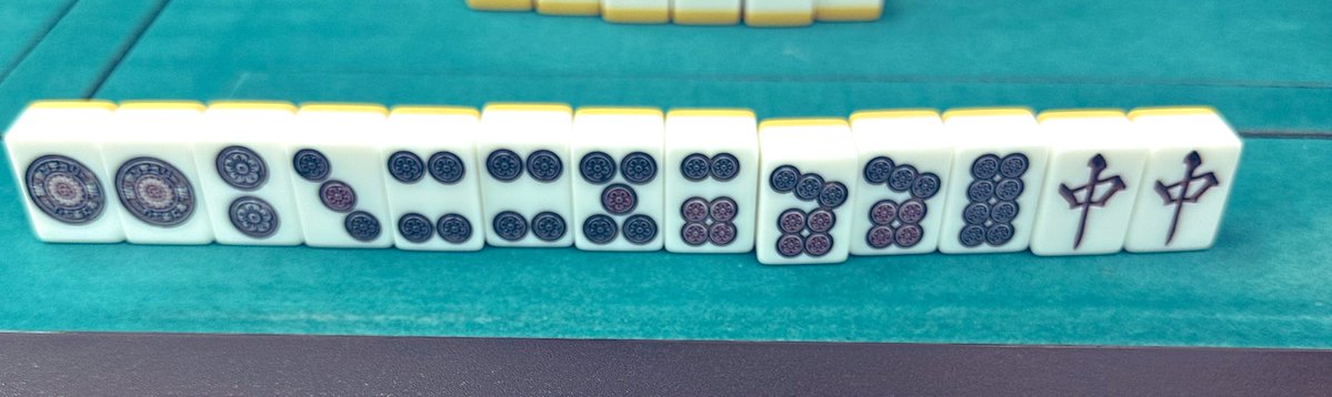 mitabo's tweet image. イカれたメンバーを紹介するぜ！

追っかけリーチだろうが脅威の即ツモ率！豪運こそ最強！
『一発の841KEN』！

緻密な計算で最効率の立ち回りを！情報こそ最強！
『分析のWANKO-9』！

アガリ牌がわからない！？ならお助けツールこそ最強！
『ツーラーのみたぼん』！

以上だ！