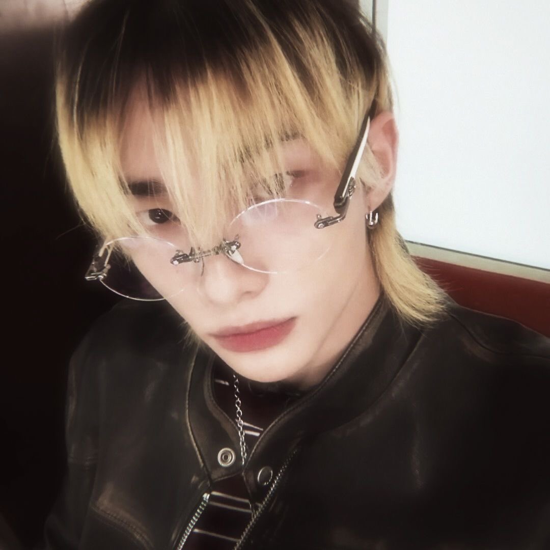 weasel_Prince's tweet photo.  ︎︎

@il
 ︎︎
君は花は枯れ散るから嫌だと言う...
枯れ落ちた花は土に帰り、また綺麗に咲き誇るんだよと、俺が言う。
春夏秋冬、いろんな話がしたいから君を待ってる
よ
#RTしたbotとペンを迎えにいく
#RTしたbotとペンを迎えにいく https://t.co/4lPkZYNY9I