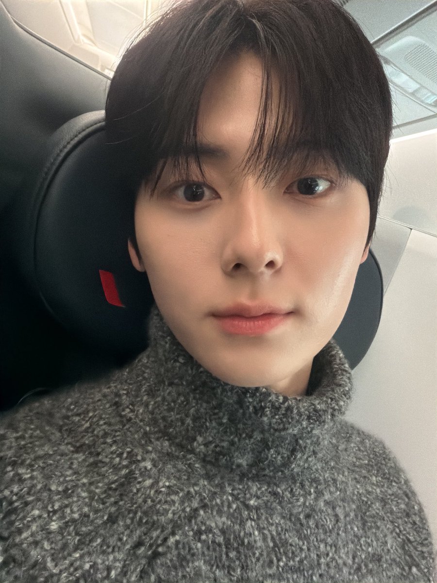 잠만... 황민현 셀카 ㅁㅊ