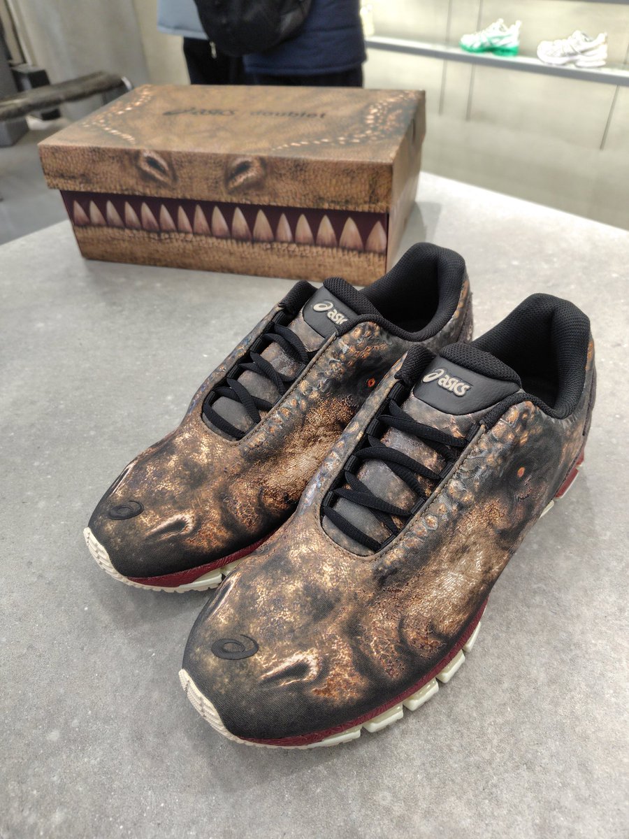 今日も石井ちゃんに活躍して欲しいからアシックスのティラノサウルス買うか迷ってる。願掛けに買うには高過ぎるが…