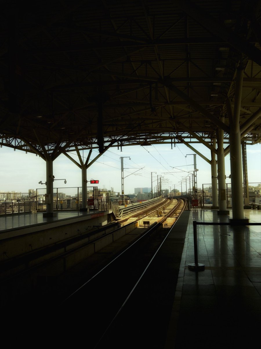 thedudethatcode's tweet photo. Life in a metro 🫡 https://t.co/pCs7W9k3xT