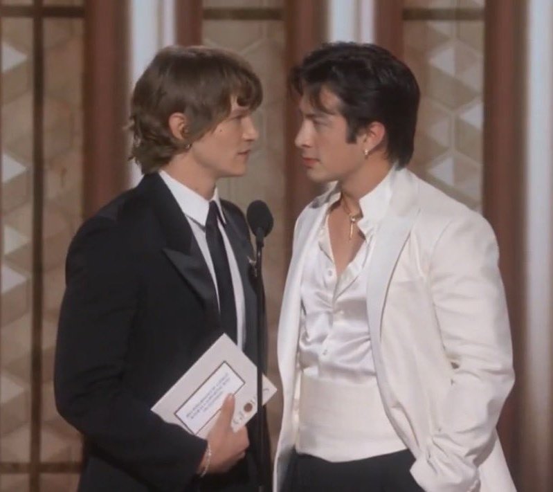 willesblue's tweet image. Eu cerca de 5 minutos eu tive o agente secreto vencendo e Hudson e Connor entrando no palco ao som de chappell roan pra apresentar uma categoria mds eu juro que acho que nunca venci tanto em um tempo tao curto