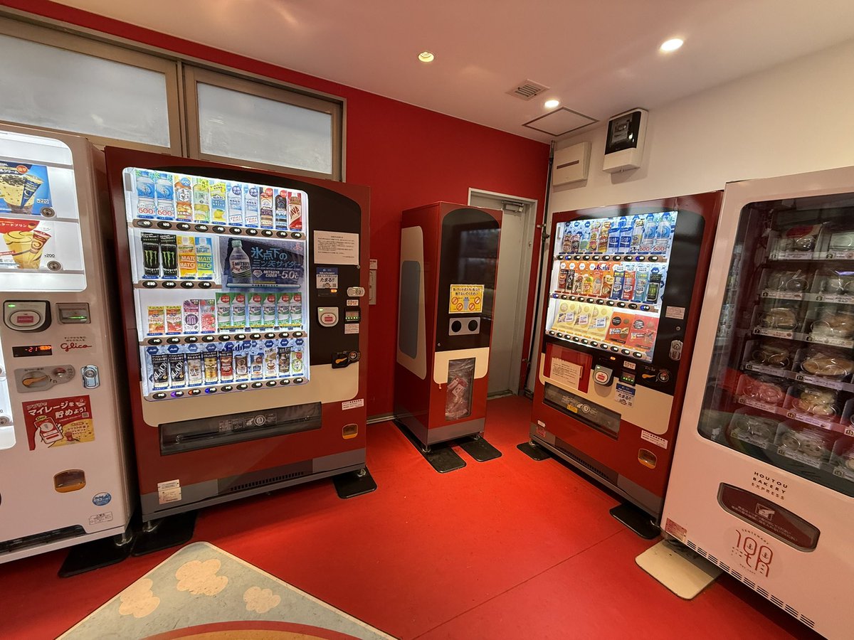 KATO5000's tweet photo. 京急な販売機

#鉄道旅
#京急
#京浜急行
#浦賀
#三浦半島
#叶神社
#西叶神社
#狛犬
#浦賀 https://t.co/nCFQX4kITC
