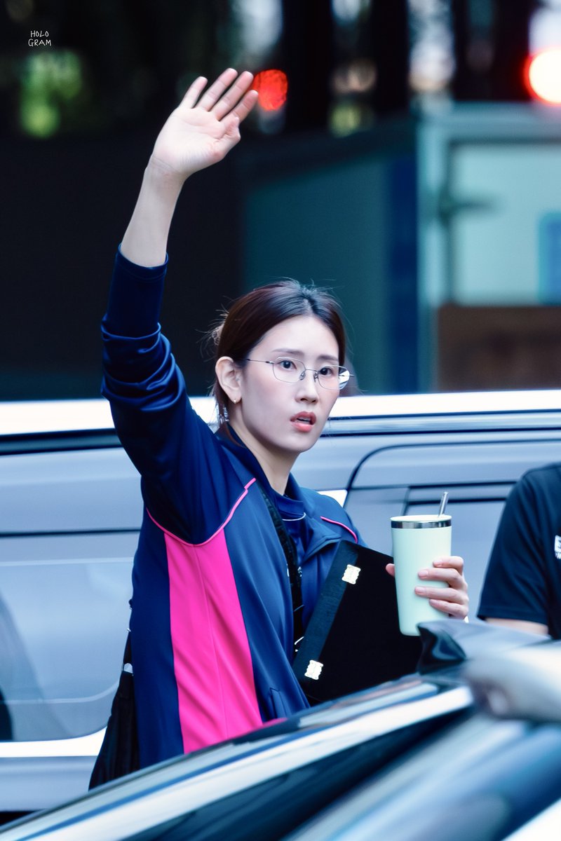 251018 출정식 #김수지 #kimsuji

우승 반지🏆💍들고 퇴근 👋🏻👋🏻