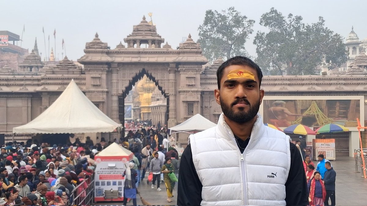 AnandKu360's tweet photo. सानन्दमानन्दवने वसन्तमानन्दकन्दं हतपापवृन्दम्। वाराणसीनाथमनाथनाथं श्रीविश्वनाथं शरणं प्रपद्ये ॥ 🙏🚩 https://t.co/KiWFLansVV