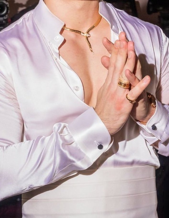 xwolfbird's tweet image. sorry i need to post the huddies too