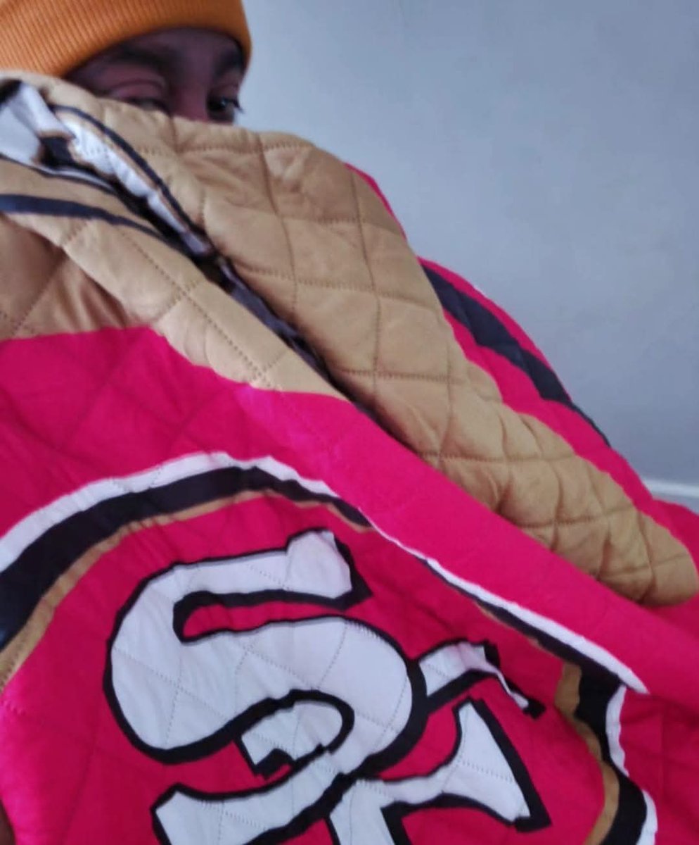 It's really cold in Philly tonight, but this little throw will keep me warm 😏