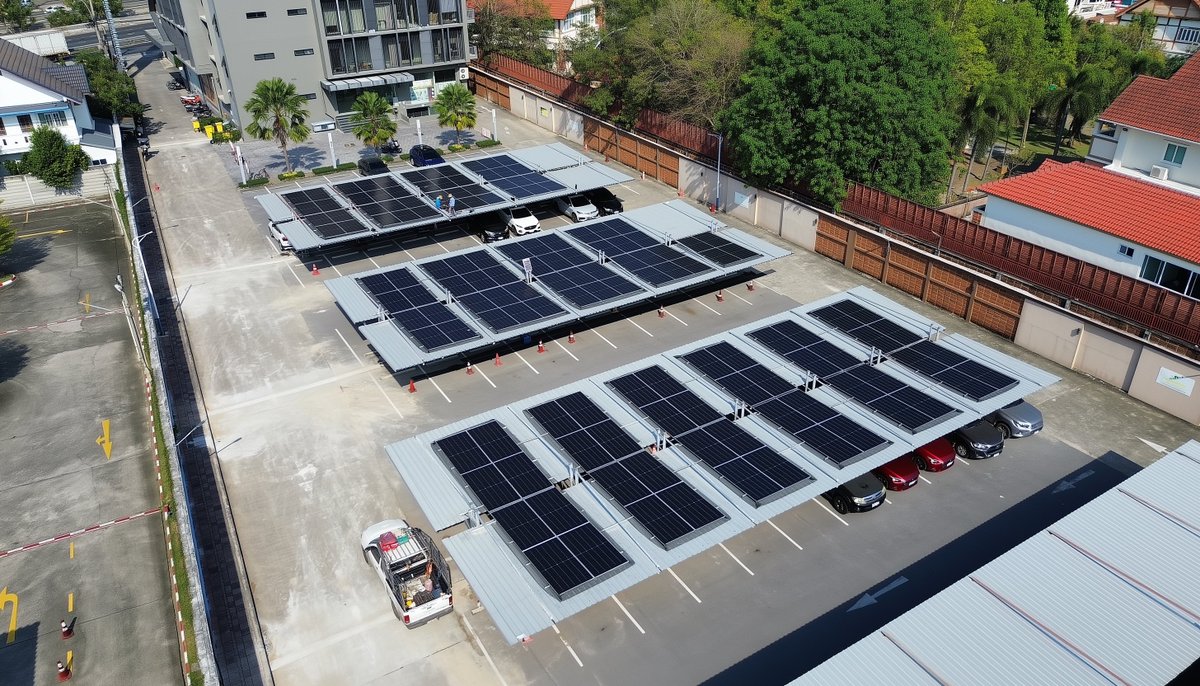 atmoceglobal's tweet image. Unlock higher C&amp;amp;I solar returns in Thailand 🇹🇭☀️

A 100.8 kWp carport powered by ATMOCE 2-in-1 microinverters delivers up to 98.2% efficiency. With 70 MI-1250 units and panel-level MPPT, shading won’t limit performance—maximizing yield and ROI.

#ATMOCE #Microinverter
