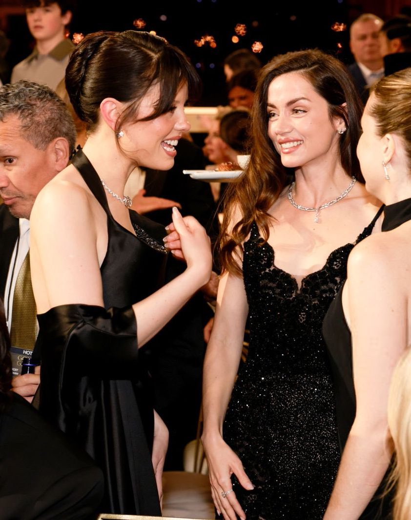 mia goth and ana de armas in the same frame, this is EVERYTHING to me