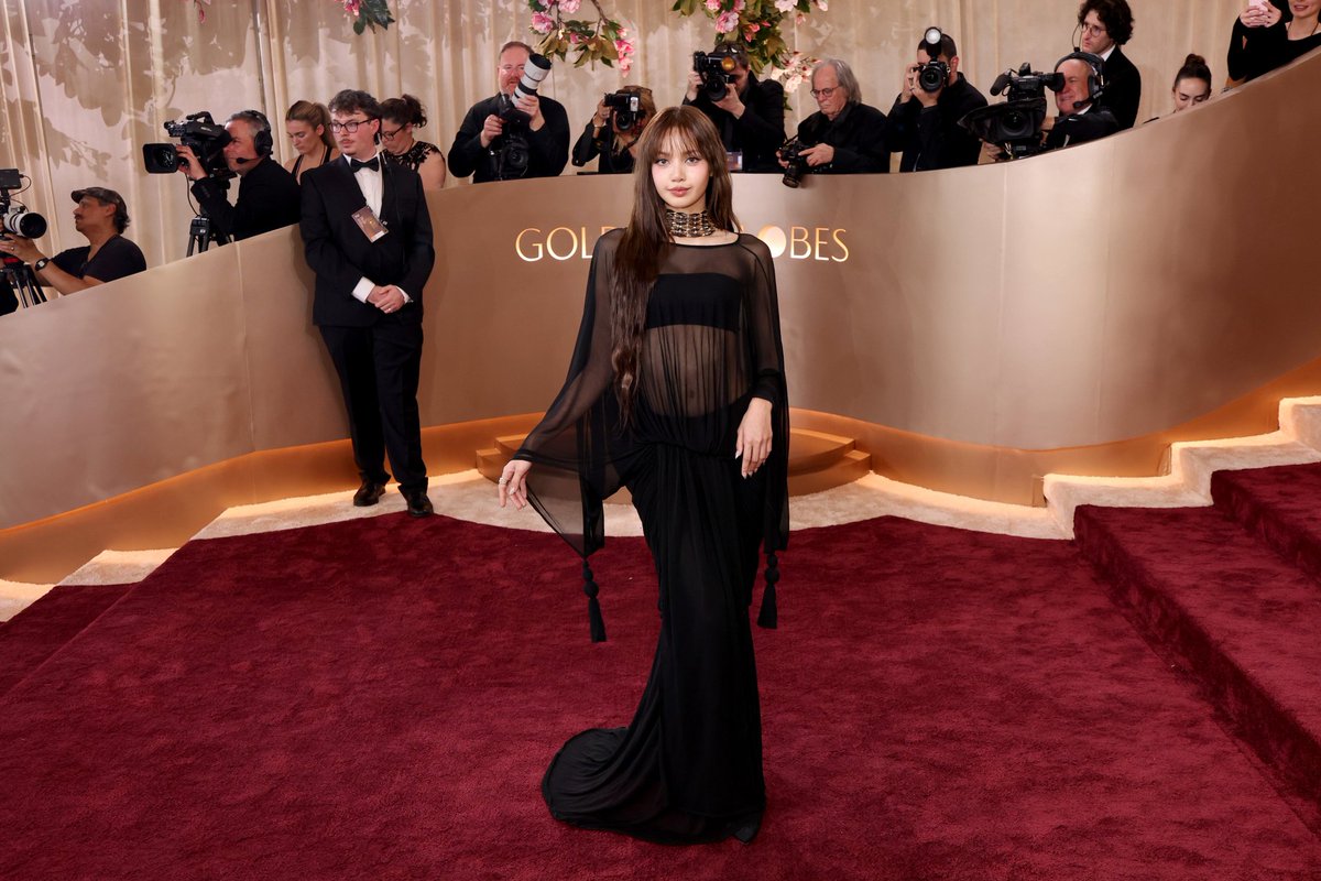 BPLaliMoOkiizZ's tweet image. น้อง #LISA สวยมาก สวยมากจิงๆ สำหรับงาน #GoldenGlobes ปีนี้ สวยวัวตายควายล้ม สวยกินคน กินกล้อง กินเวที ยืนคู่กับแม่ปรีก็ไม่จม ✅️✅️✅️ ผ่าน ไปเลย

PRESENTER LALISA MANOBAL  #LISAx83rdGoldenGlobes