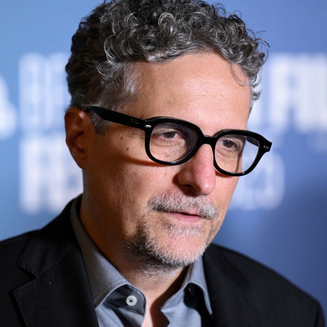 SeriesBrasil's tweet image. MACETA! Kleber Mendonça Filho massacra Bolsonaro durante a coletiva internacional do #GoldenGlobes:

"Há 10 anos, o Brasil deu uma virada para a direita, e esse momento acabou. O ex-presidente agora está preso. Ele foi irresponsável de forma épica em não liderar o país, e eu…