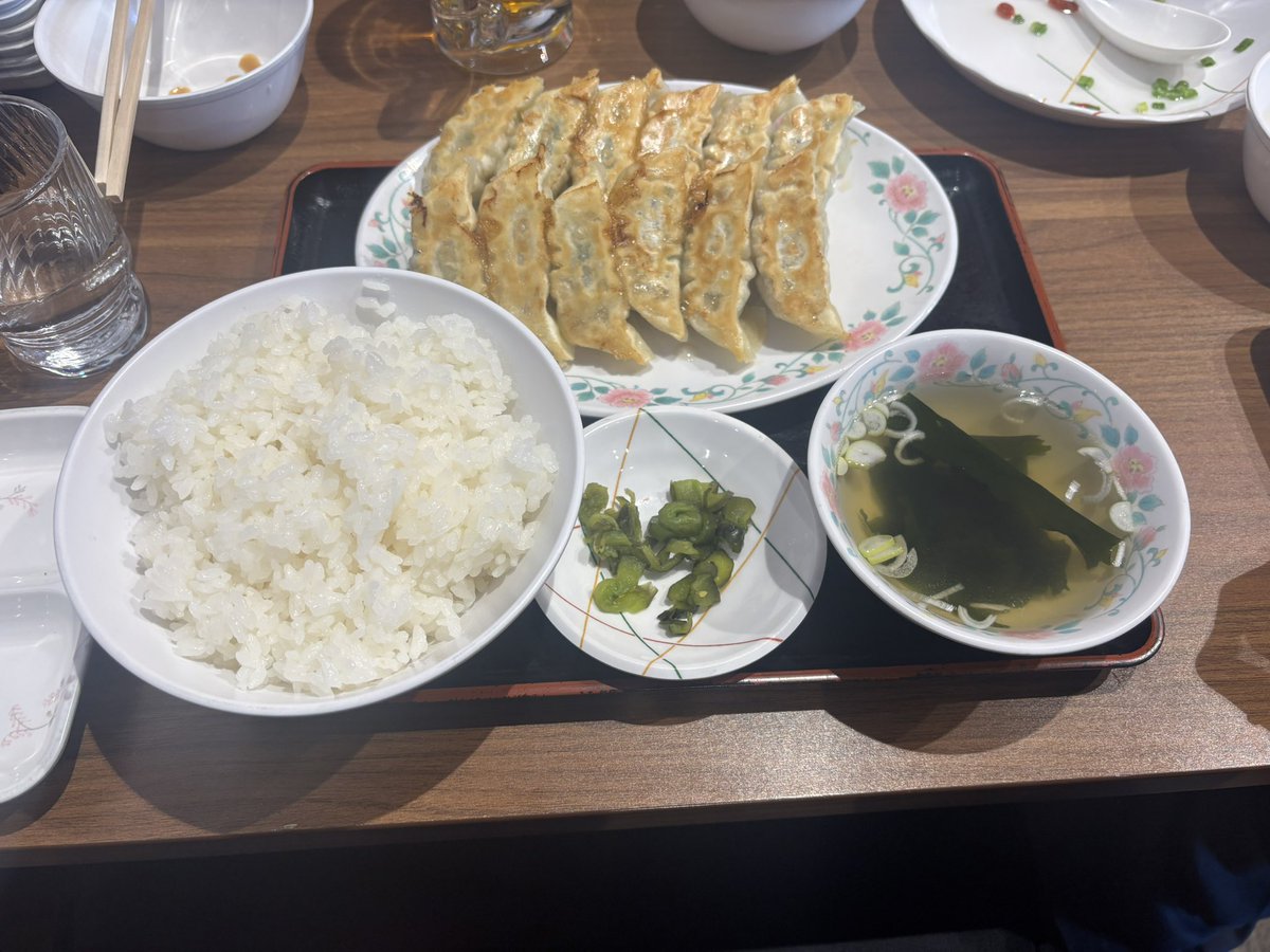 solu_ow's tweet photo. 餃子うまい https://t.co/Y8P17Qf8Xu