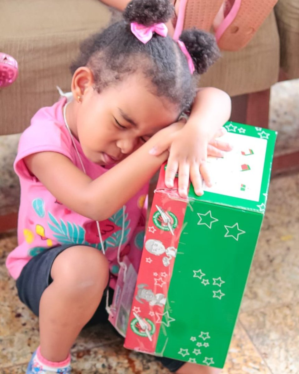 A quiet moment. Eyes closed. A heart full. 🩷 

Moments like this are the heart of everything we do. Pray with us: bit.ly/4999Rfm